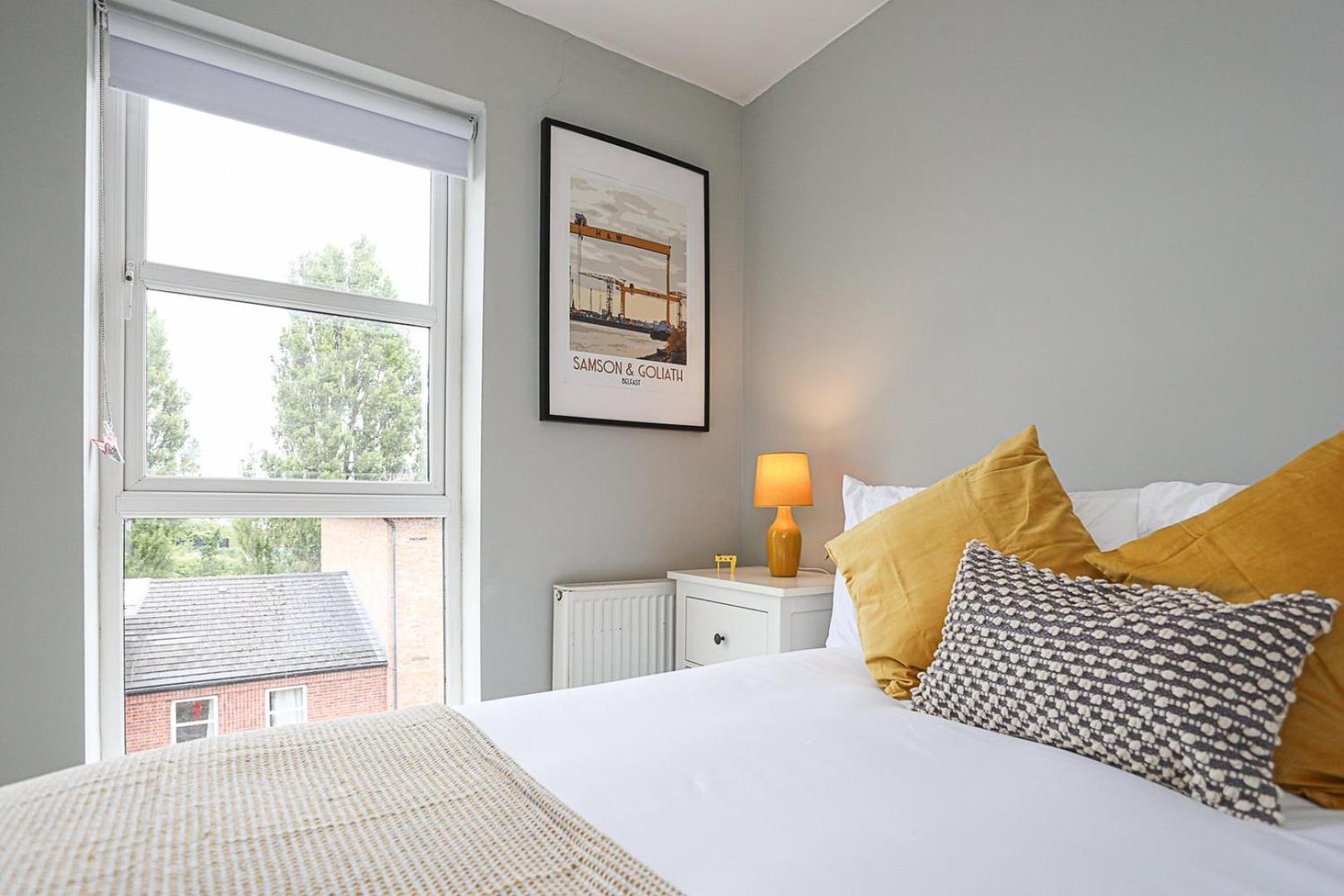 Charming Retreat In Belfast Apartment Exterior photo